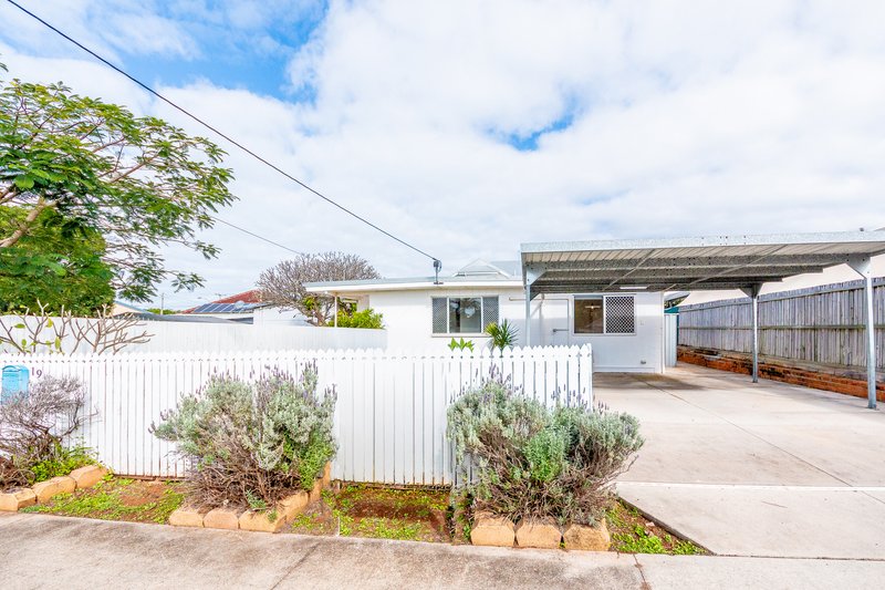 Photo - 19 Dunns Terrace, Scarborough QLD 4020 - Image 2