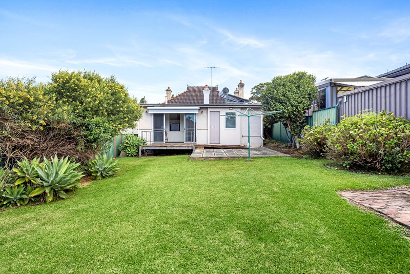 Photo - 19 Dunstaffenage Street, Hurlstone Park NSW 2193 - Image 12