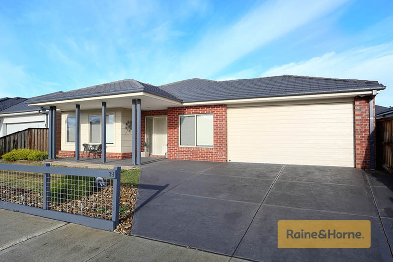 19 Eaglehawk Boulevard, Eynesbury VIC 3338