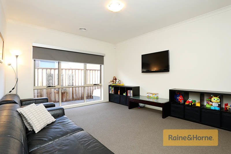 Photo - 19 Eaglehawk Boulevard, Eynesbury VIC 3338 - Image 4