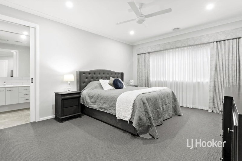 Photo - 19 Eaglemont Way, Werribee VIC 3030 - Image 3