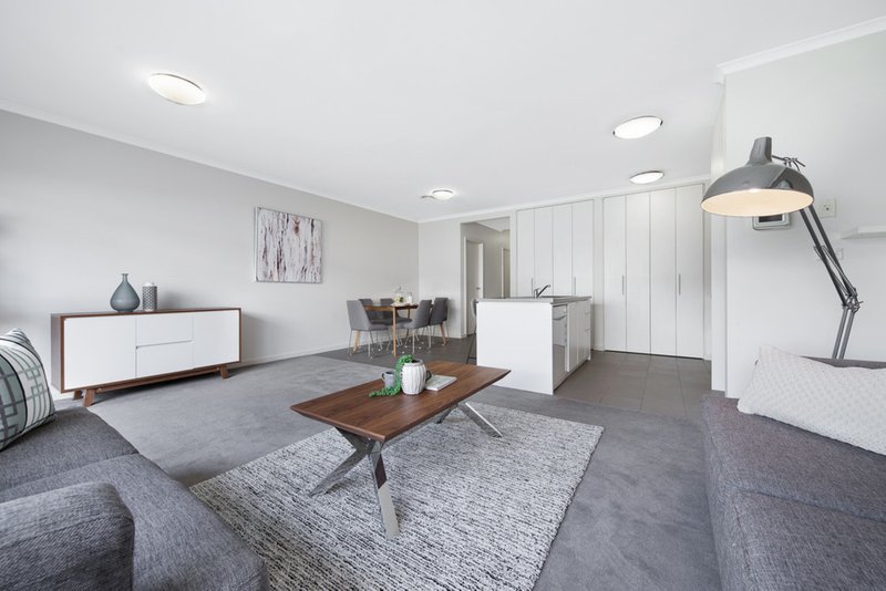 Photo - 19 Edgbaston Way, Mulgrave VIC 3170 - Image 3