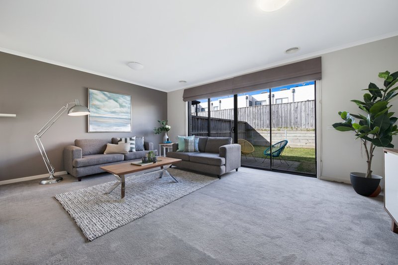 Photo - 19 Edgbaston Way, Mulgrave VIC 3170 - Image 4