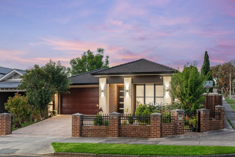 Photo - 19 Edinburgh Road, Blackburn South VIC 3130 - Image 2