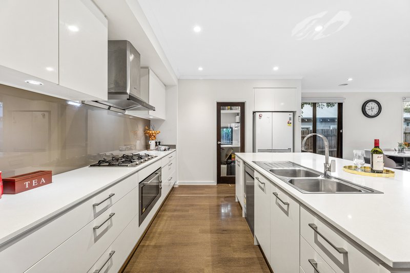 Photo - 19 Edinburgh Road, Blackburn South VIC 3130 - Image 8