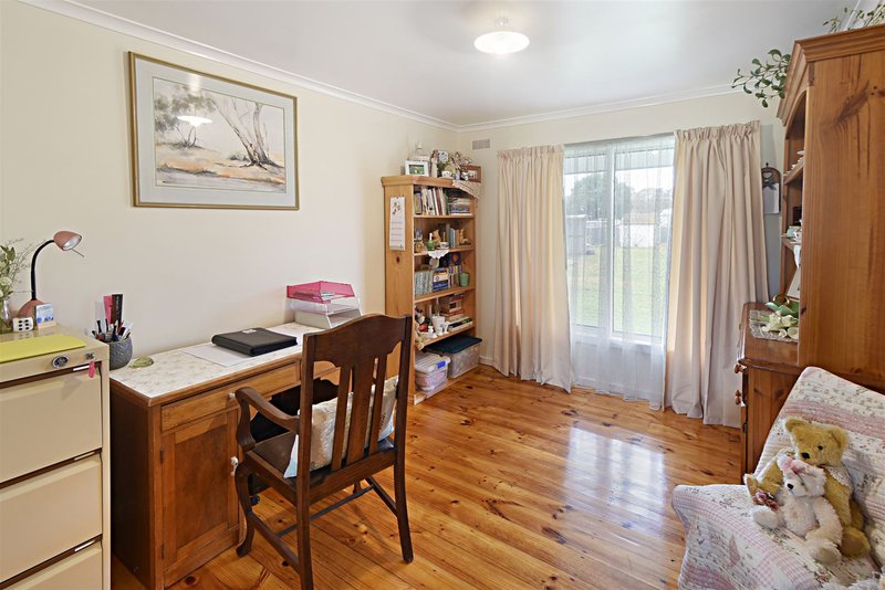 Photo - 19 Edinburgh Road, Edenhope VIC 3318 - Image 5