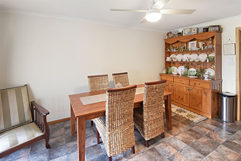 Photo - 19 Edinburgh Road, Edenhope VIC 3318 - Image 6