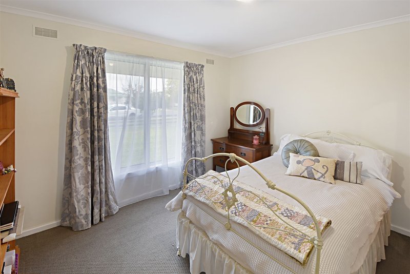 Photo - 19 Edinburgh Road, Edenhope VIC 3318 - Image 8