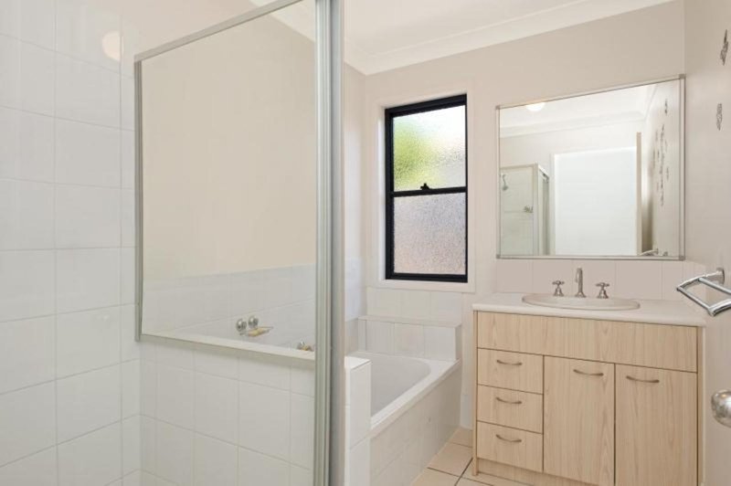 Photo - 19 Eimeo Place, Sandstone Point QLD 4511 - Image 10