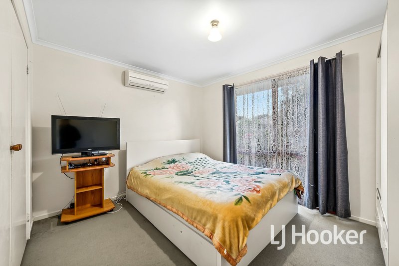 Photo - 19 Elandra Way, Cranbourne West VIC 3977 - Image 5