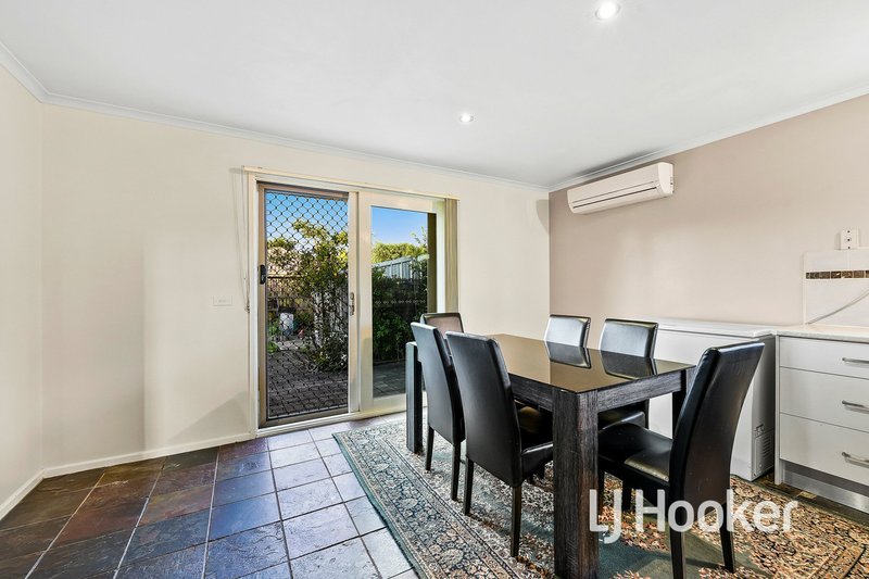 Photo - 19 Elandra Way, Cranbourne West VIC 3977 - Image 6