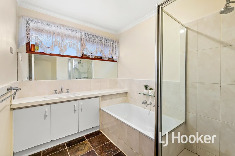 Photo - 19 Elandra Way, Cranbourne West VIC 3977 - Image 9