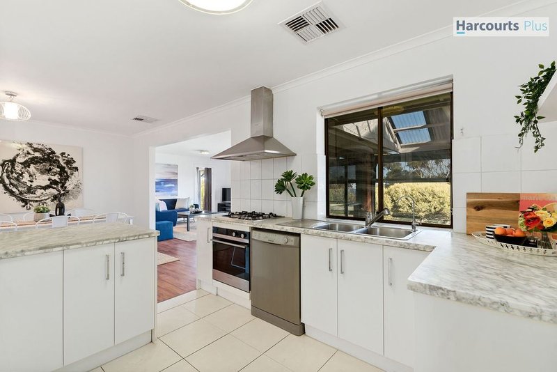 Photo - 19 Elena Crescent, Hallett Cove SA 5158 - Image 6