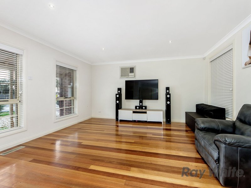 Photo - 19 Elissa Way, St Albans VIC 3021 - Image 2