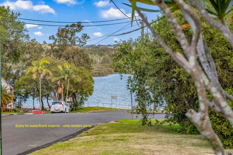 Photo - 19 Elizabeth Street, Fennell Bay NSW 2283 - Image 2