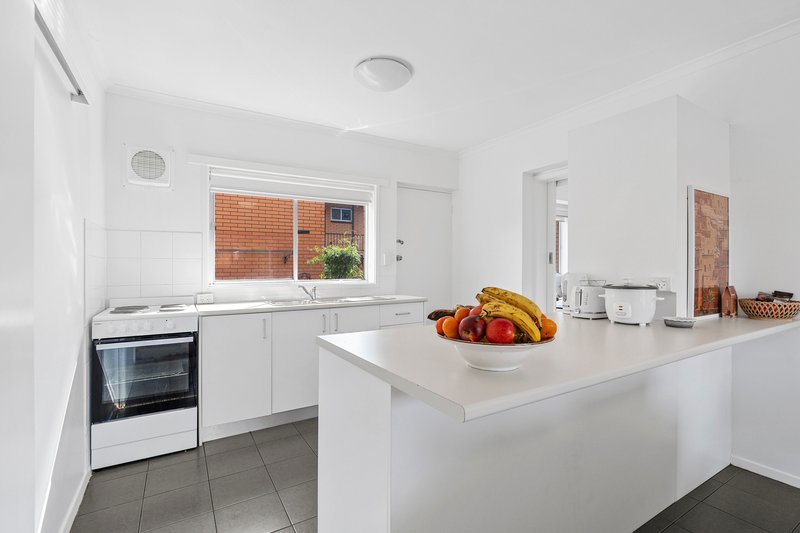 Photo - 1/9 Elizabeth Street, Highton VIC 3216 - Image 3