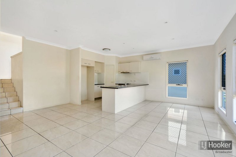 Photo - 19 Elkins Street, Pacific Pines QLD 4211 - Image 6