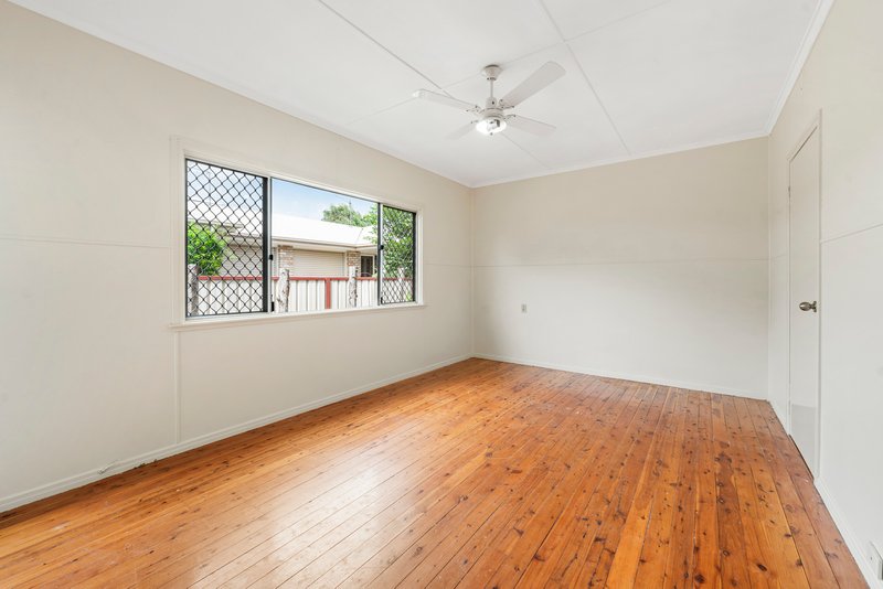 Photo - 19 Ellis Street, Wilsonton QLD 4350 - Image 2