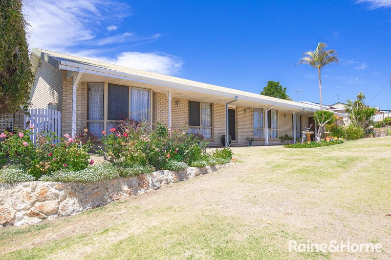 Photo - 19 Elvey Place, Usher WA 6230 - Image 2