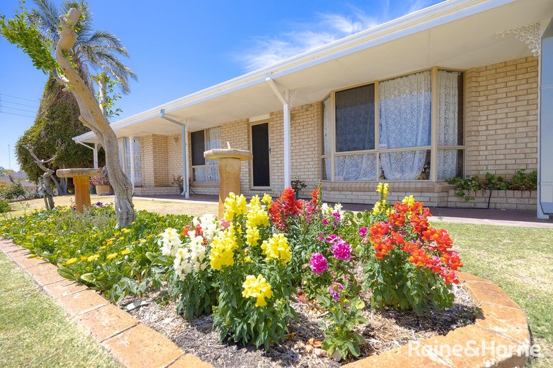 Photo - 19 Elvey Place, Usher WA 6230 - Image 3