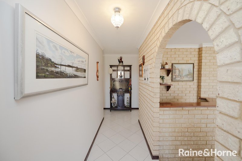 Photo - 19 Elvey Place, Usher WA 6230 - Image 5