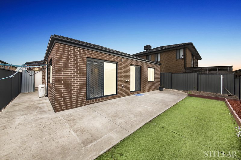 Photo - 19 Elwick Drive, Clyde North VIC 3978 - Image 12