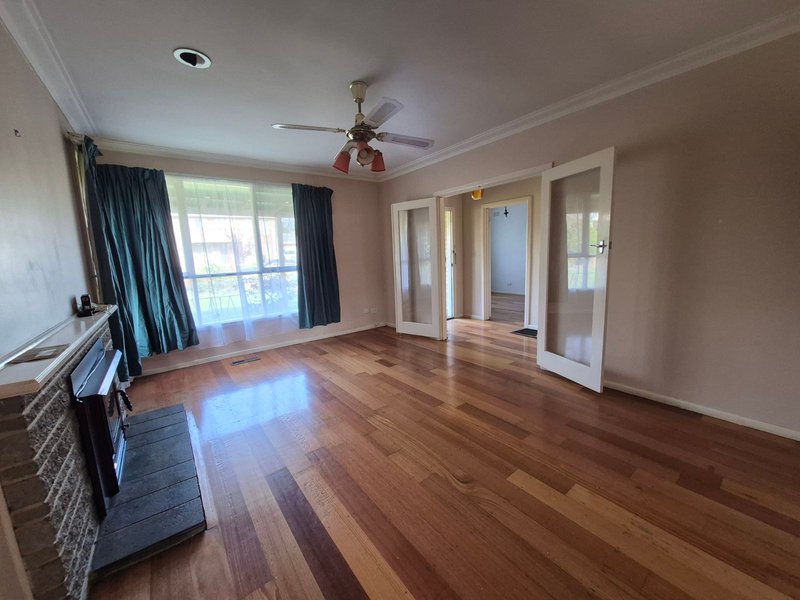 Photo - 19 Emerald Street, Mount Waverley VIC 3149 - Image 3