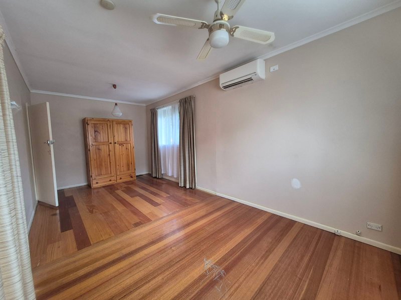 Photo - 19 Emerald Street, Mount Waverley VIC 3149 - Image 5