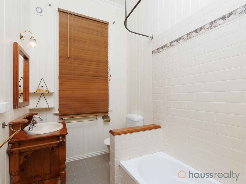 Photo - 19 Erinvale Street, Corinda QLD 4075 - Image 4