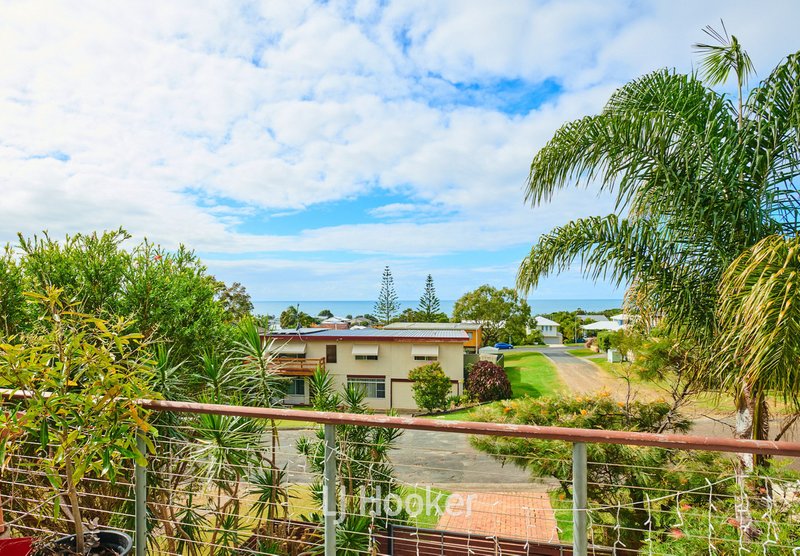 Photo - 19 Escapade Avenue, Diamond Beach NSW 2430 - Image 3