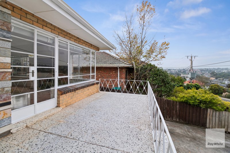 Photo - 19 Esmale Street, Strathmore VIC 3041 - Image 2