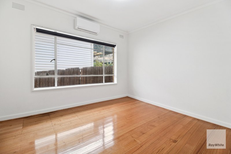 Photo - 19 Esmale Street, Strathmore VIC 3041 - Image 5