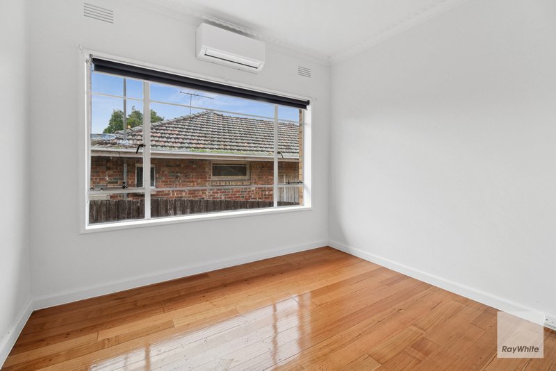 Photo - 19 Esmale Street, Strathmore VIC 3041 - Image 6