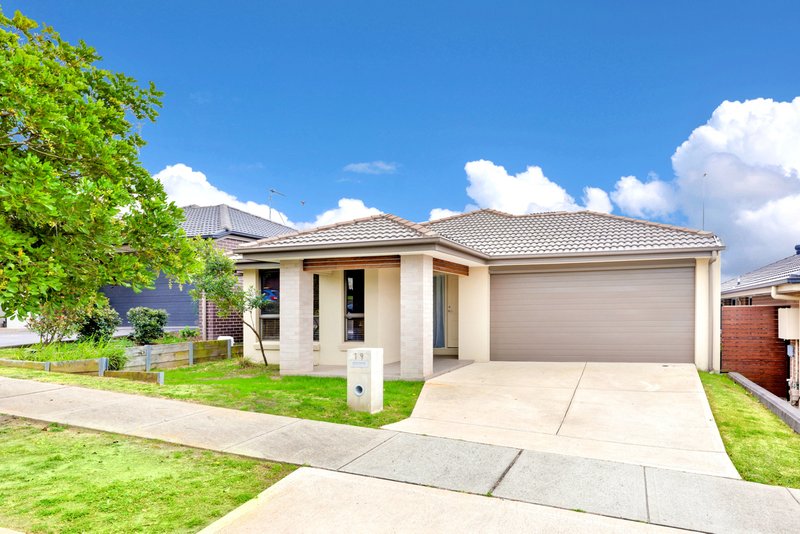 19 Ewan James Drive, Glenmore Park NSW 2745