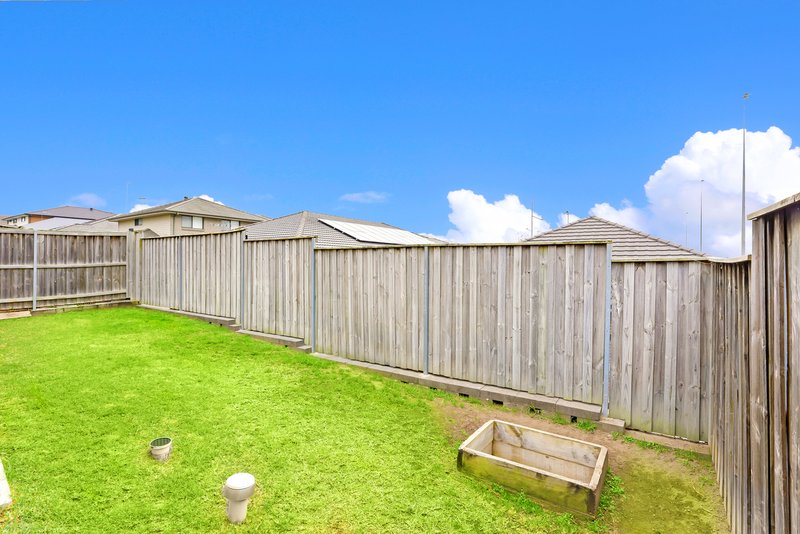 Photo - 19 Ewan James Drive, Glenmore Park NSW 2745 - Image 9