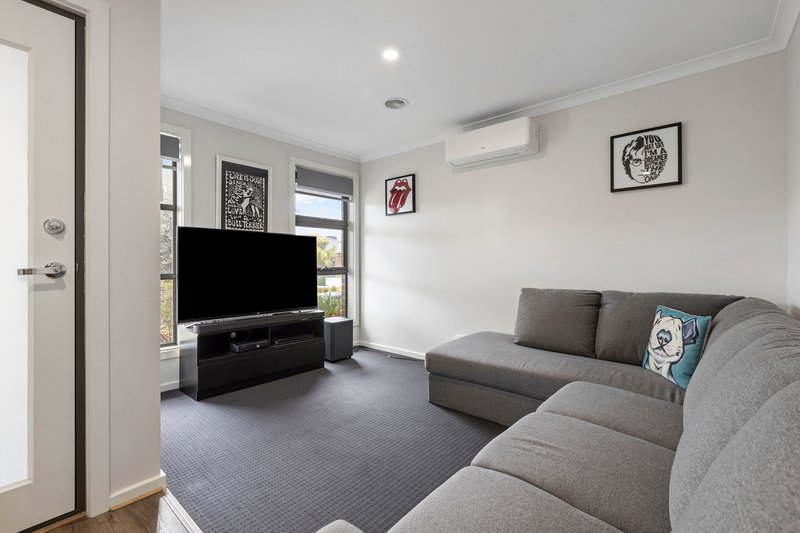 Photo - 19 Expedition Way, Corio VIC 3214 - Image 4