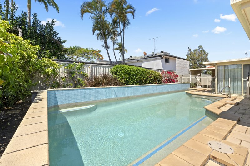 Photo - 19 Fairsky Avenue, Mermaid Waters QLD 4218 - Image 6