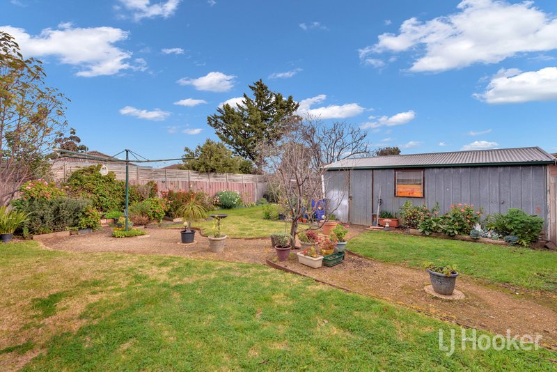 Photo - 19 Falcon Drive, Melton VIC 3337 - Image 11