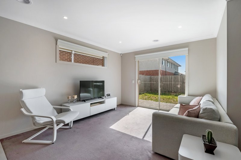 Photo - 19 Fashoda Drive, Mernda VIC 3754 - Image 5