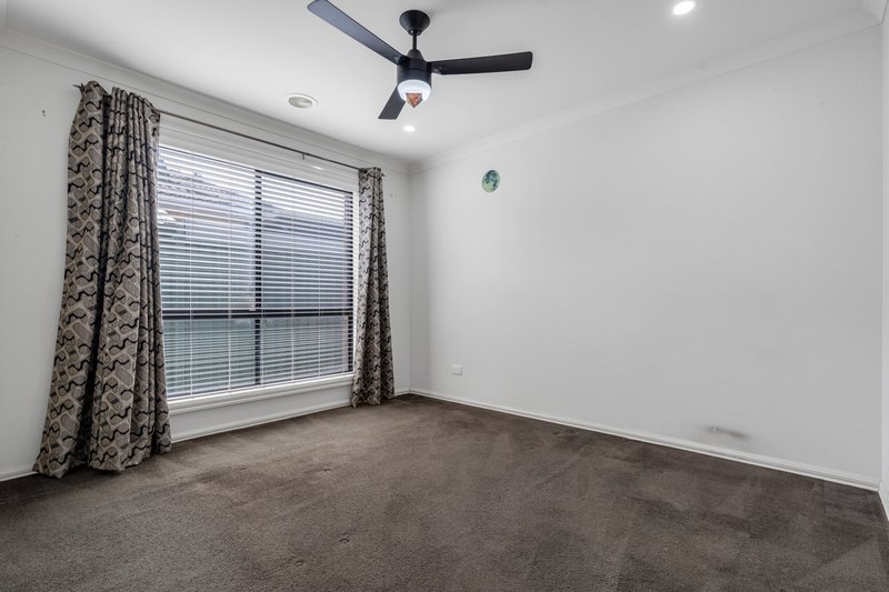 Photo - 19 Fawkner Lane, Craigieburn VIC 3064 - Image 15