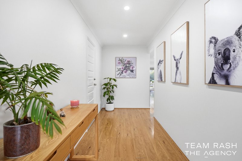 Photo - 19 Featherleaf Elbow , Banksia Grove WA 6031 - Image 2
