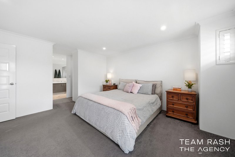 Photo - 19 Featherleaf Elbow , Banksia Grove WA 6031 - Image 4