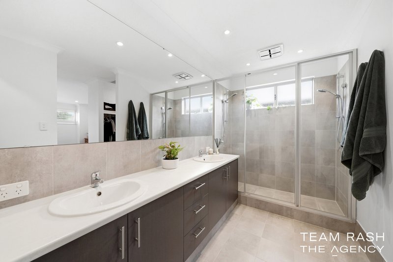 Photo - 19 Featherleaf Elbow , Banksia Grove WA 6031 - Image 5