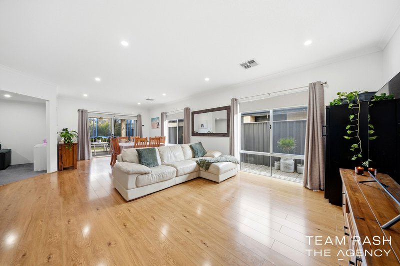 Photo - 19 Featherleaf Elbow , Banksia Grove WA 6031 - Image 6