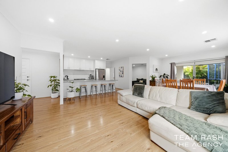 Photo - 19 Featherleaf Elbow , Banksia Grove WA 6031 - Image 7