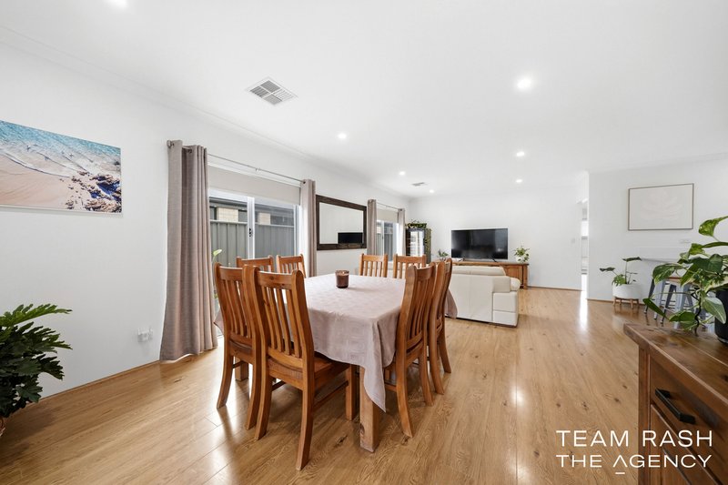 Photo - 19 Featherleaf Elbow , Banksia Grove WA 6031 - Image 12