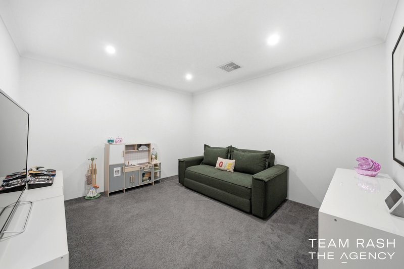 Photo - 19 Featherleaf Elbow , Banksia Grove WA 6031 - Image 14