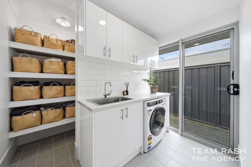 Photo - 19 Featherleaf Elbow , Banksia Grove WA 6031 - Image 16