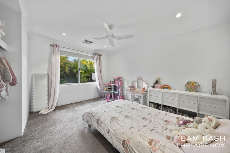Photo - 19 Featherleaf Elbow , Banksia Grove WA 6031 - Image 17