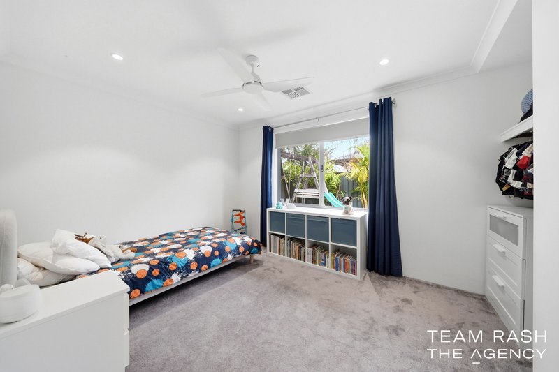 Photo - 19 Featherleaf Elbow , Banksia Grove WA 6031 - Image 18